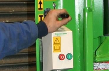 LSM CP30 Alumínium tartály és olajszűrő tömörítő működtetése